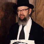 Rabbi Miller By his Seat in the Shul