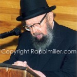 Rabbi Miller by the Annual Shul Dinner